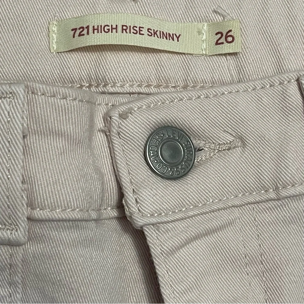 Levi's Women's 721 High Rise Skinny Jeans in Light Pink - Picture 9 of 9
